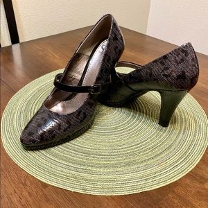 Fashionable & comfortable mary jane heels!